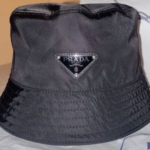 Prada Re-Nylon logo bucket hat (Black)